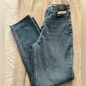 The 90’s Straight Ultra High Rise Abercrombie Jeans